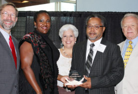 Gragg Receives Gulf Guardian Award