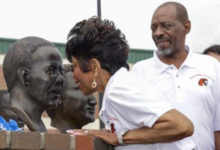 Lang and Mungen Busts Added to Gaither Statue